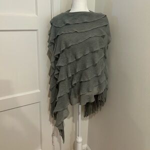 Asymmetrical Layered Frill Knit Poncho in Gray